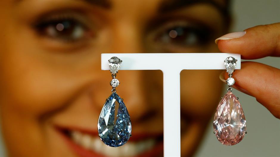 2017-05-11T124045Z_687879254_RC1605E4FD20_RTRMADP_3_AUCTION-DIAMOND