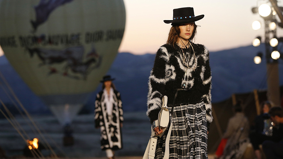 2017-05-12T043439Z_549519634_HP1ED5C0CPQ79_RTRMADP_3_FASHION-DIOR 11