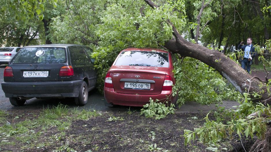 2017-05-29T175527Z_1260478044_UP1ED5T1DSEOS_RTRMADP_3_RUSSIA-MOSCOW-STORM