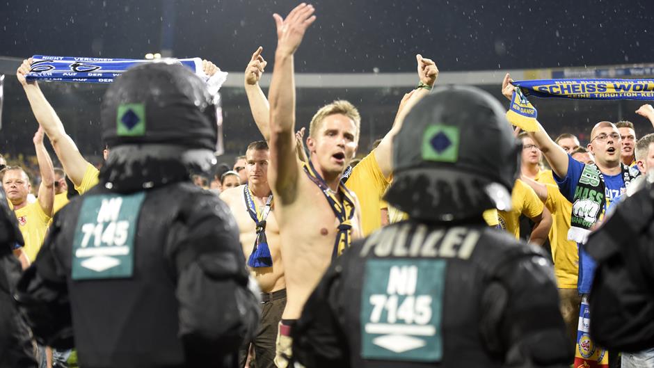 2017-05-29T202925Z_139091365_MT1ACI14800168_RTRMADP_3_SOCCER-GERMANYRELEGATION