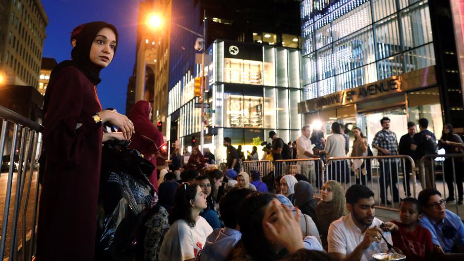 2017-06-02T020706Z_175359141_RC116897B990_RTRMADP_3_USA-TRUMP-PROTEST