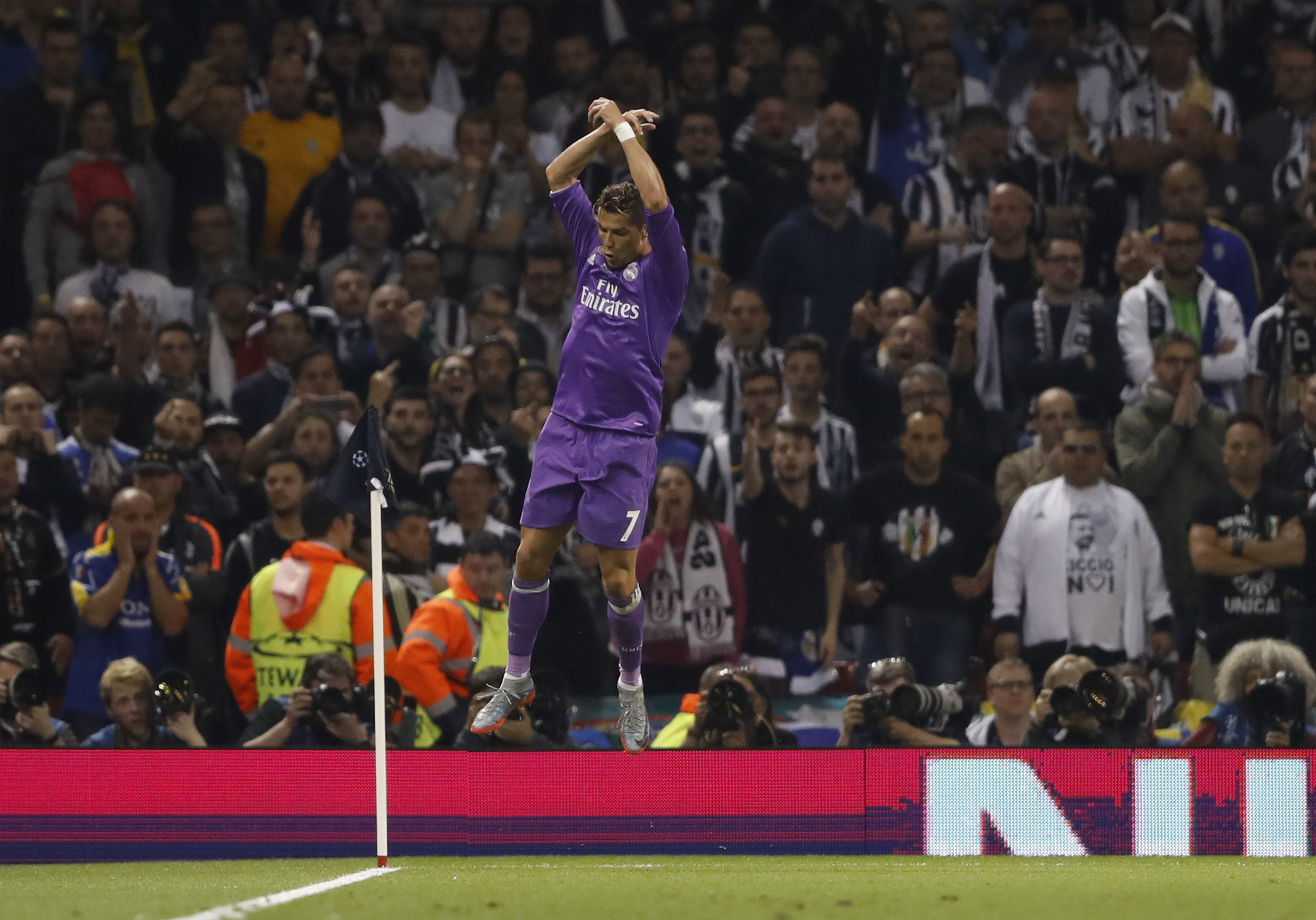 2017-06-03T190842Z_139518522_MT1ACI14801863_RTRMADP_3_SOCCER-CHAMPIONS-FINAL