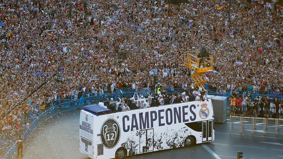 2017-06-04T203209Z_1145548241_RC1B76920B00_RTRMADP_3_SOCCER-CHAMPIONS-FINAL-MADRID-CELEBRATIONS
