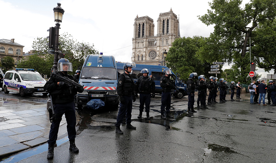 2017-06-06T153027Z_920956563_RC1F6F846C40_RTRMADP_3_EUROPE-ATTACKS-FRANCE-POLICE