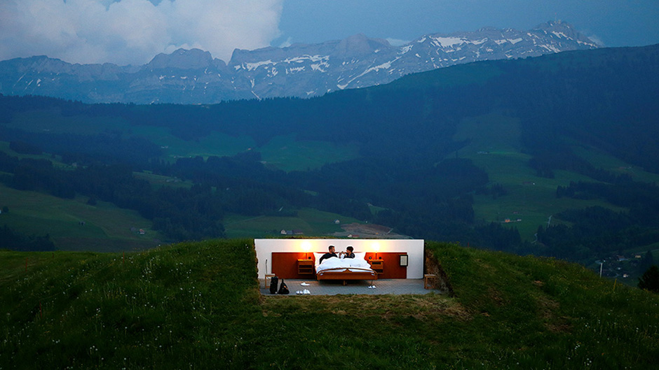 2017-06-07T070123Z_327369811_RC1B938E0380_RTRMADP_3_SWISS-ART 11