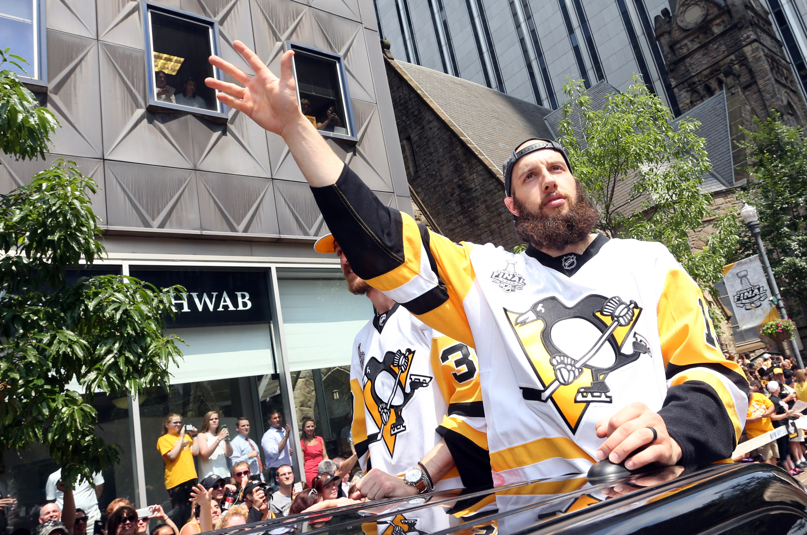 2017-06-14T191714Z_1621433632_NOCID_RTRMADP_3_NHL-PITTSBURGH-PENGUINS-CHAMPIONSHP-PARADE