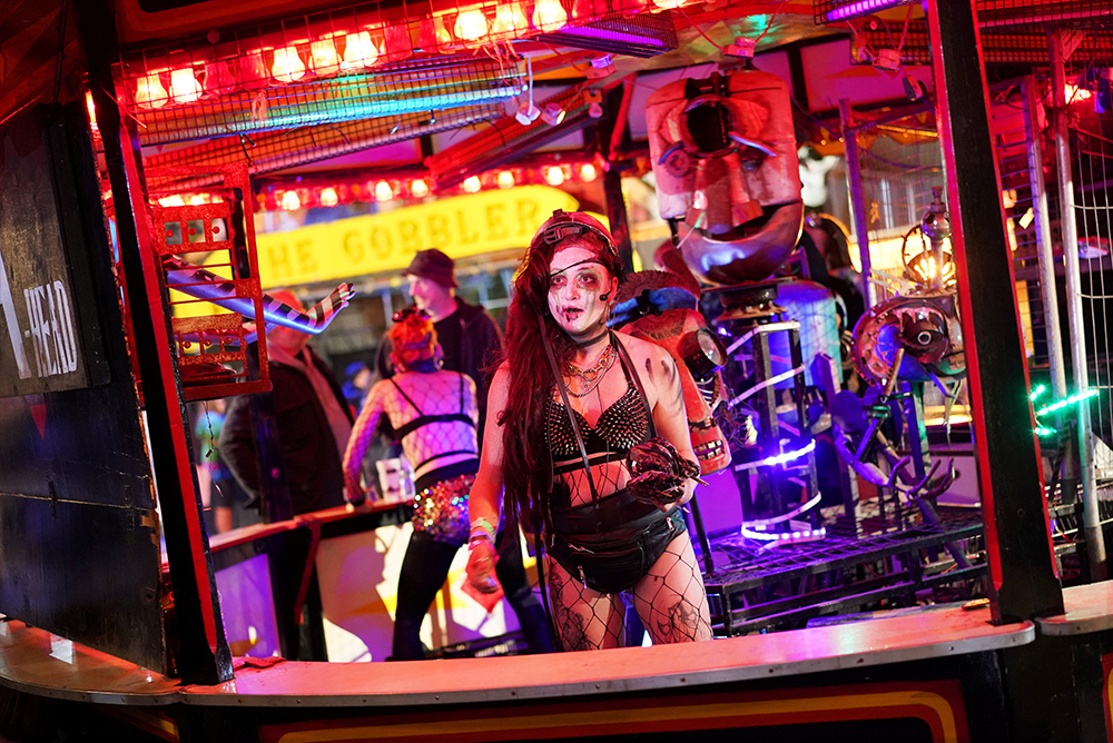 2017-06-25T105629Z_1972264197_RC11DE421C80_RTRMADP_3_MUSIC-GLASTONBURY