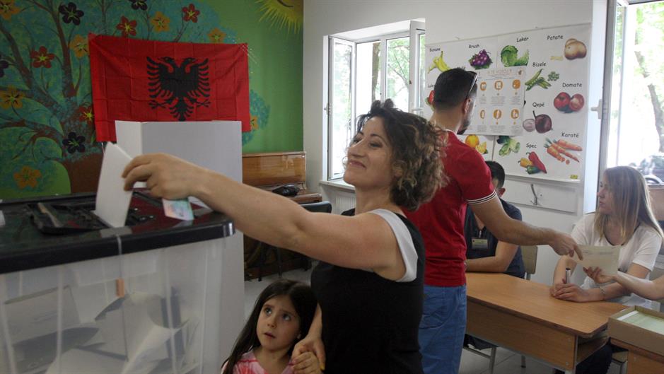 2017-06-25T123722Z_1463774234_RC1C477B1A40_RTRMADP_3_ALBANIA-ELECTION