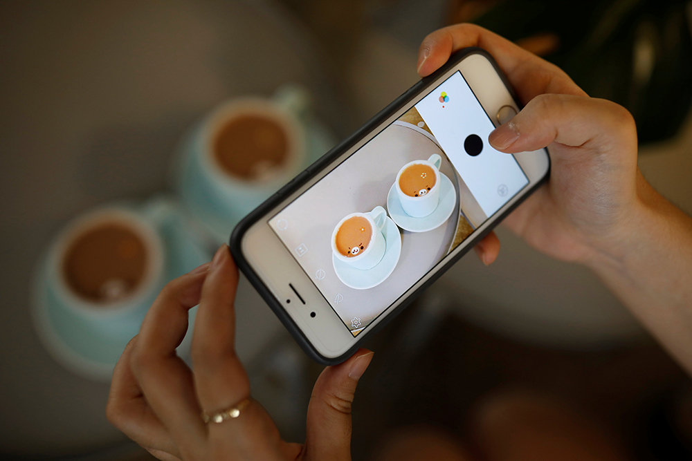 2017-07-03T080514Z_208019607_RC1D06C6CC50_RTRMADP_3_SOUTHKOREA-ART-COFFEE