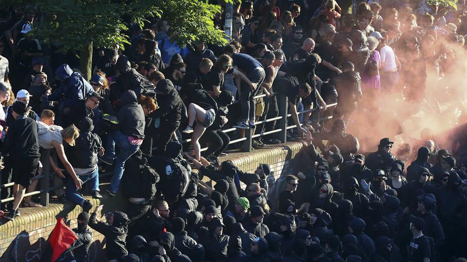 2017-07-06T181746Z_265224500_UP1ED761ETL6X_RTRMADP_3_G20-GERMANY-PROTEST