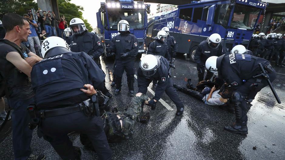 2017-07-07T002944Z_132715139_UP1ED7701DJGJ_RTRMADP_3_G20-GERMANY-PROTEST