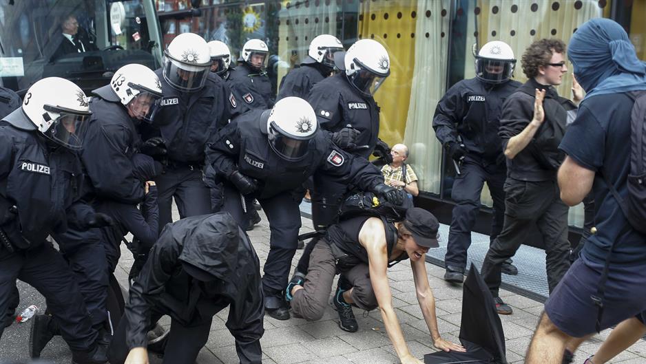 2017-07-07T123521Z_1920686653_UP1ED770YYWP6_RTRMADP_3_G20-GERMANY-PROTEST
