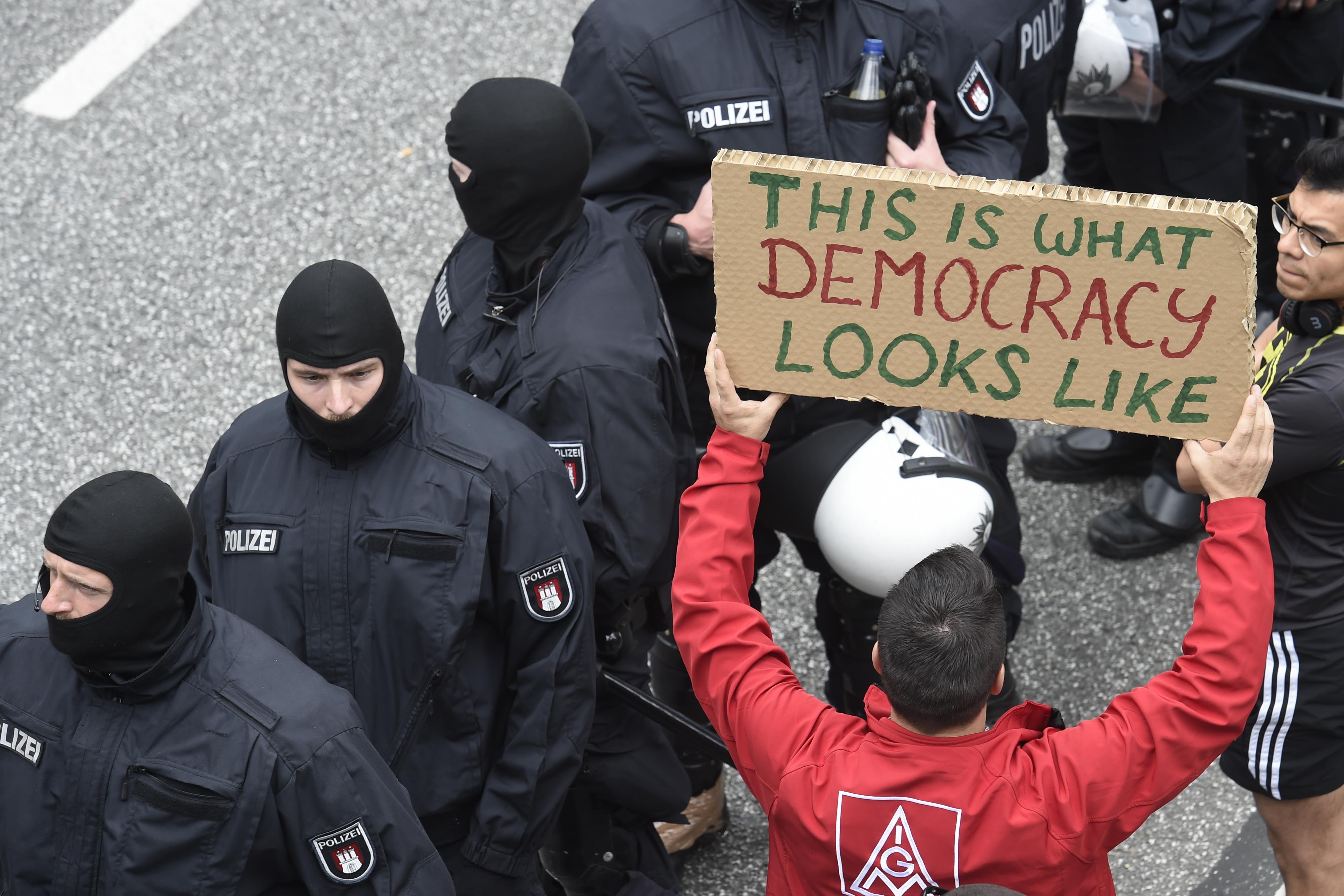 2017-07-08T121628Z_445021322_UP1ED780Y3FG0_RTRMADP_3_G20-GERMANY-PROTEST