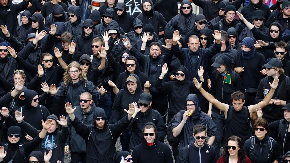 2017-07-08T122150Z_90214042_UP1ED780YCDGA_RTRMADP_3_G20-GERMANY-PROTEST