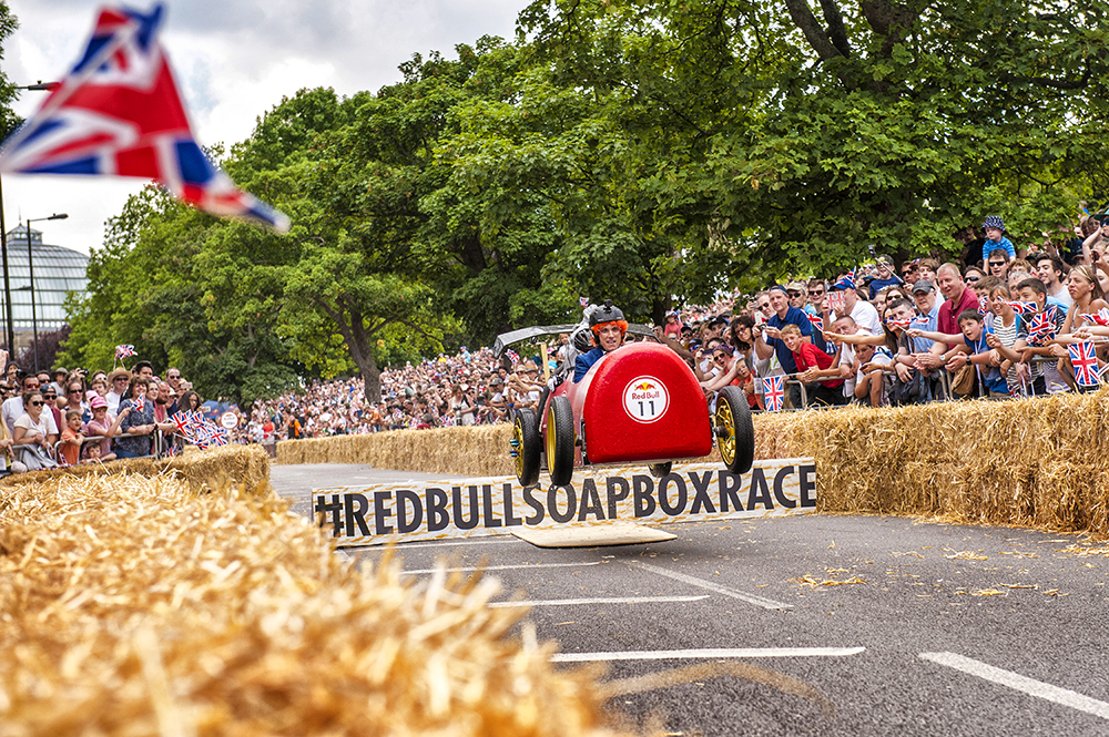 2017-07-10T131735Z_1_MTZSPDED7AVM9AJ9_RTRFIPP_4_RED-BULL-SOAP-BOX