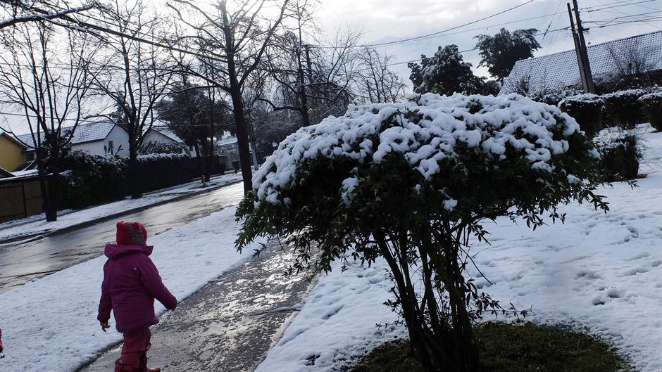 2017-07-15T163512Z_976792783_RC1E3DED2C00_RTRMADP_3_CHILE-SNOW