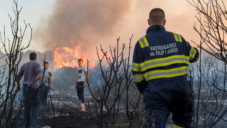 2017-07-16T205450Z_1977296620_RC15E8ED4F70_RTRMADP_3_CROATIA-WILDFIRE