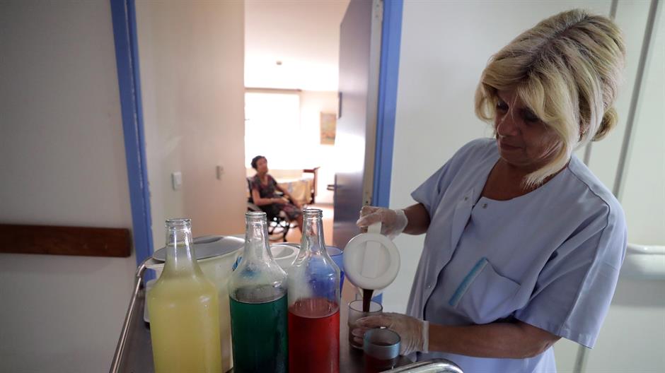 2017-07-20T151950Z_1876889533_RC1BD2179AC0_RTRMADP_3_GLOBAL-SENIORS