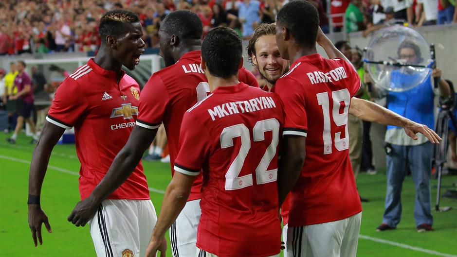 2017-07-21T034025Z_30026142_RC181E0ABD60_RTRMADP_3_SOCCER-ENGLAND-MUN-MCI