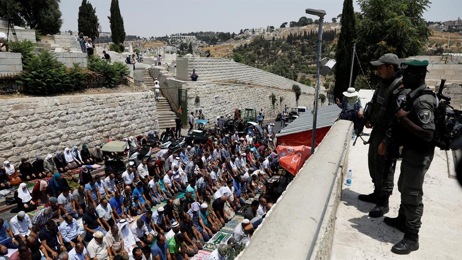 2017-07-24T103435Z_1615872110_RC15FD3C8D00_RTRMADP_3_ISRAEL-PALESTINIANS-ALAQSA