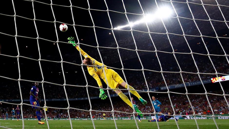 2017-08-14T000813Z_865844628_RC12D42F9430_RTRMADP_3_SOCCER-SPAIN-FCB-REA-SUPERCUP