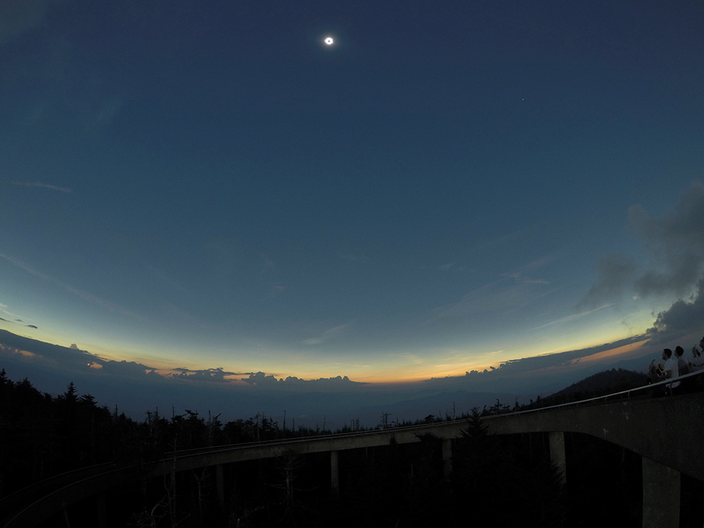 2017-08-21T230806Z_226948312_RC165D773690_RTRMADP_3_SOLAR-ECLIPSE-USA