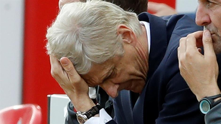 2017-08-27T164030Z_216014545_RC147AD36380_RTRMADP_3_SOCCER-ENGLAND-LIV-ARS