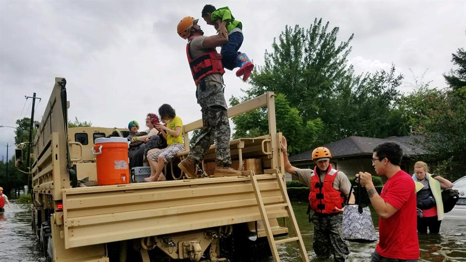 2017-08-27T183718Z_563994901_RC13DF959D00_RTRMADP_3_STORM-HARVEY