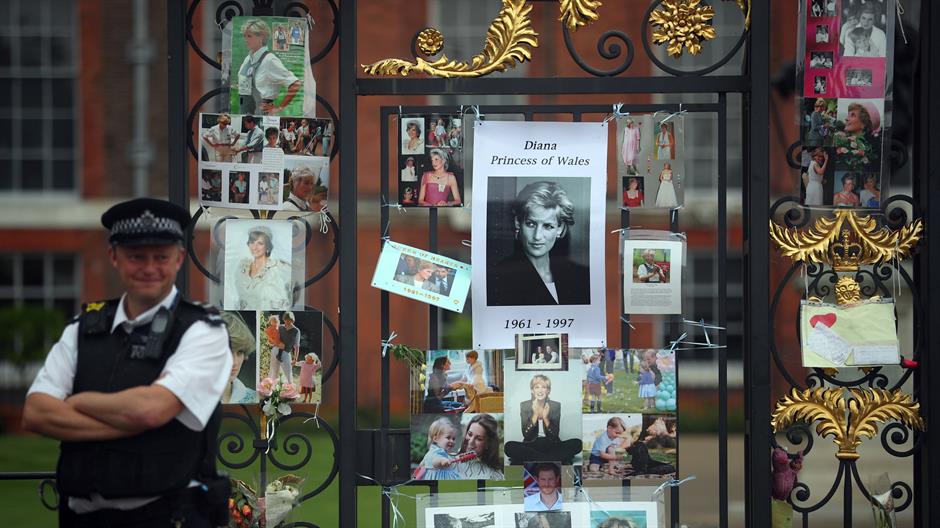 2017-08-30T103232Z_664292870_RC1ABAF4D360_RTRMADP_3_BRITAIN-ROYALS-DIANA