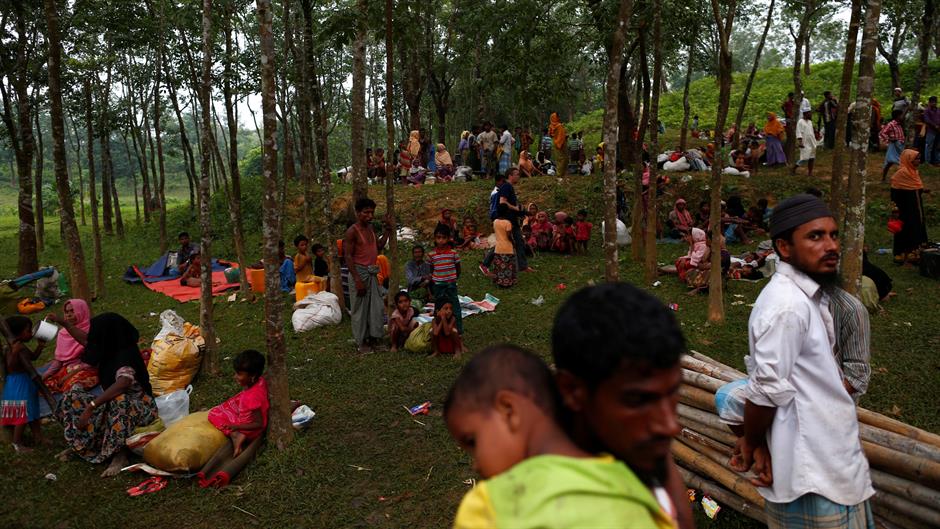 2017-09-06T163238Z_135642785_RC1B92B92FC0_RTRMADP_3_MYANMAR-ROHINGYA-BANGLADESH