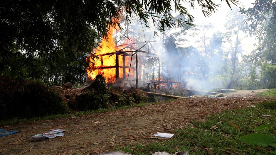 2017-09-08T110519Z_1636956091_RC12037DF100_RTRMADP_3_MYANMAR-ROHINGYA