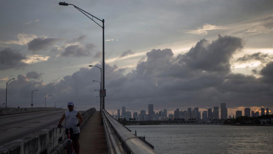 2017-09-09T004151Z_1851732793_RC1E02C336B0_RTRMADP_3_STORM-IRMA