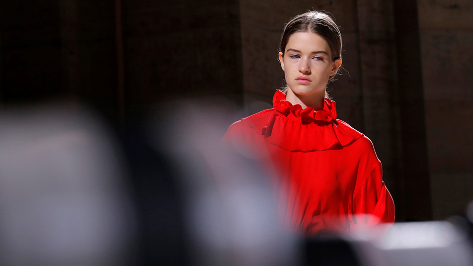 2017-09-10T152427Z_1082889715_RC1943536270_RTRMADP_3_FASHION-NEW-YORK-VICTORIA-BECKHAM-STILLS 1