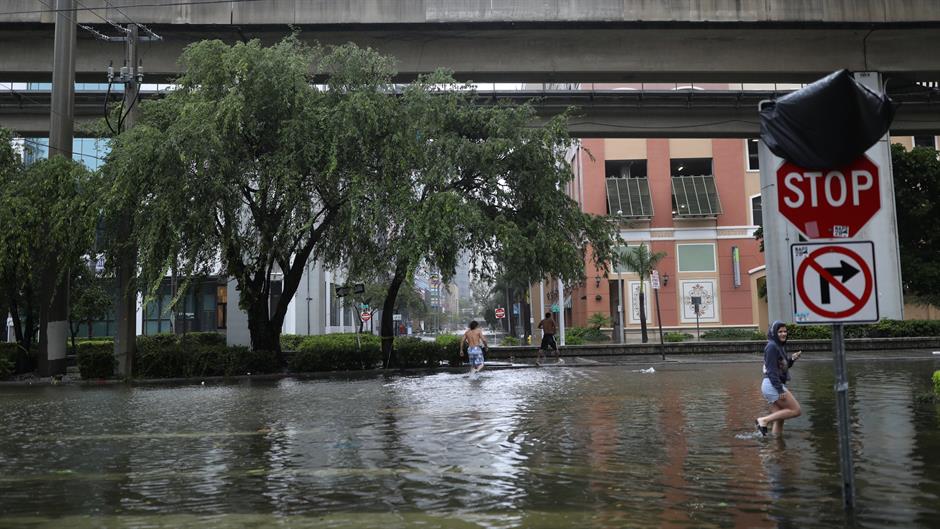 2017-09-10T210642Z_659056476_RC1BFC568860_RTRMADP_3_STORM-IRMA