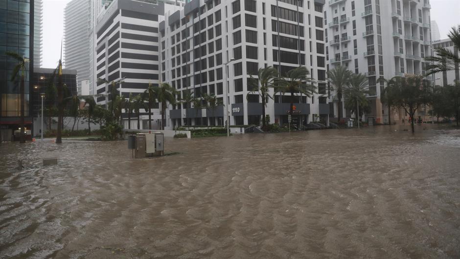 2017-09-10T231751Z_241113203_RC1A0A8ADD40_RTRMADP_3_STORM-IRMA