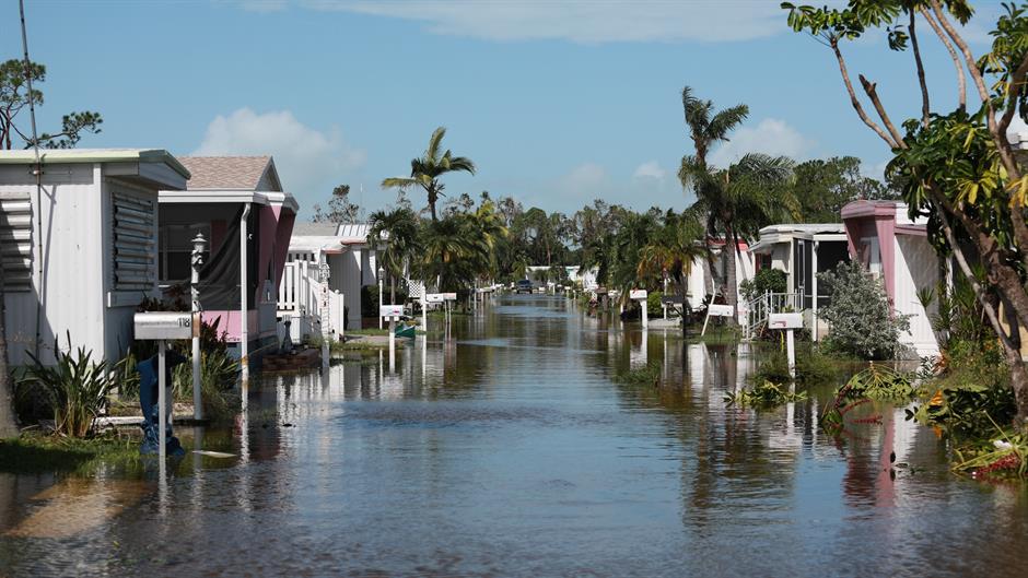 2017-09-11T171358Z_1294001673_RC1AC3D3DB60_RTRMADP_3_STORM-IRMA