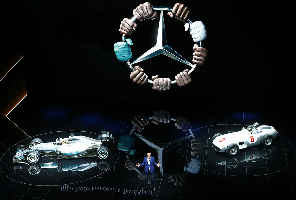 2017-09-11T182457Z_731540663_UP1ED9B1F5KRG_RTRMADP_3_AUTOSHOW-FRANKFURT-OPENING