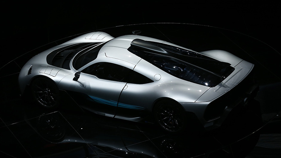 2017-09-11T183419Z_1781780750_UP1ED9B1FL6S4_RTRMADP_3_AUTOSHOW-FRANKFURT-OPENING 1