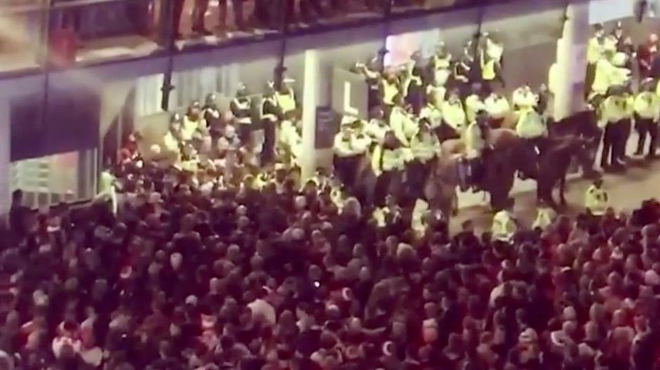 2017-09-14T213859Z_969417675_RC1B255D3560_RTRMADP_3_SOCCER-EUROPA-ARS-COL-UGC