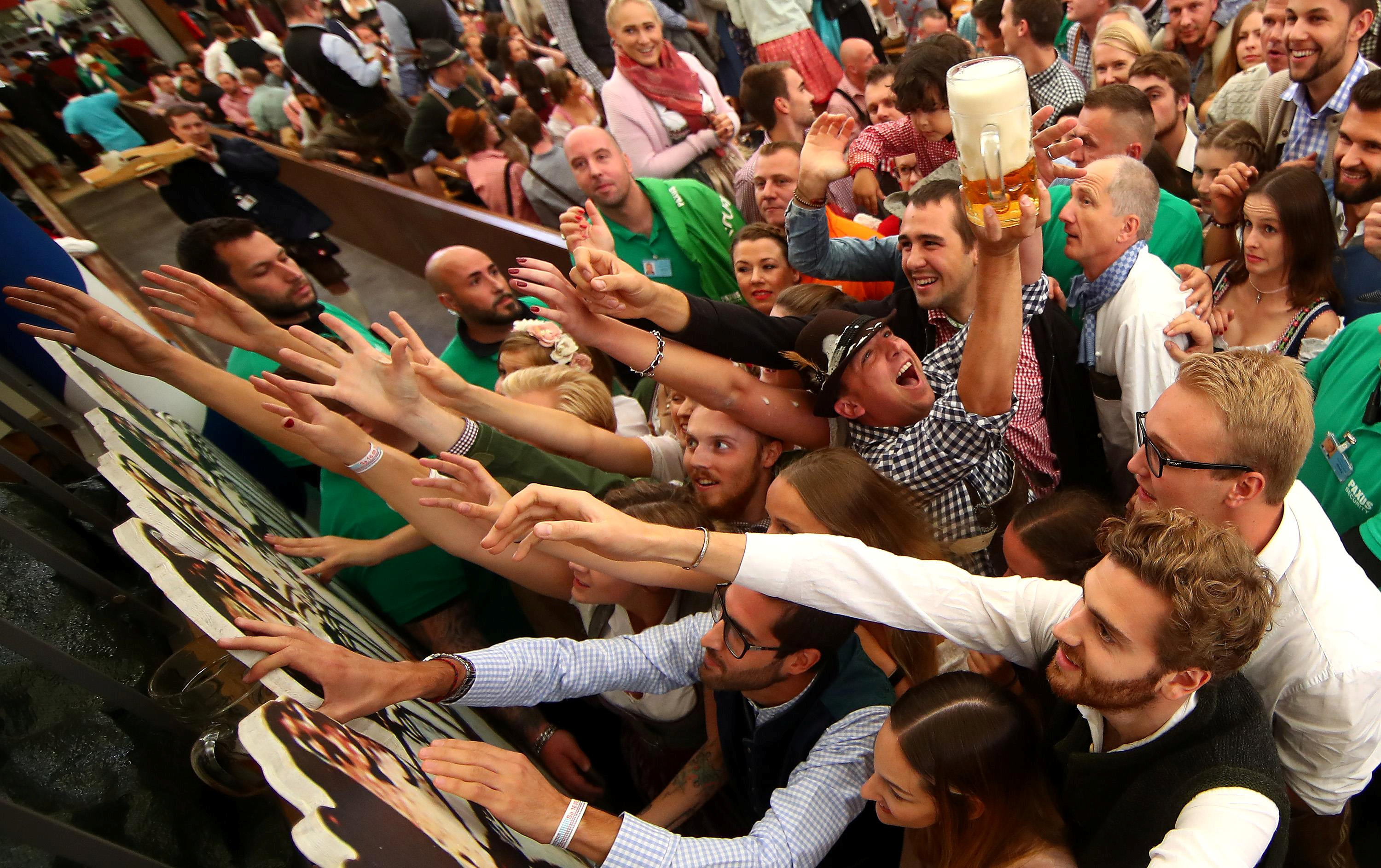 2017-09-16T104101Z_1774161160_RC112C9B8750_RTRMADP_3_GERMANY-OKTOBERFEST