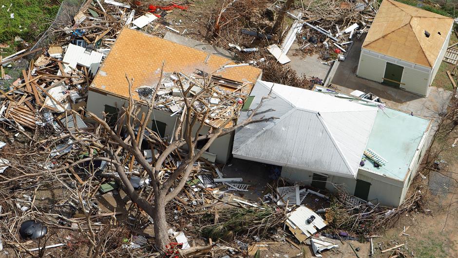 2017-09-17T022257Z_992353309_RC1A43A6DF60_RTRMADP_3_STORM-IRMA