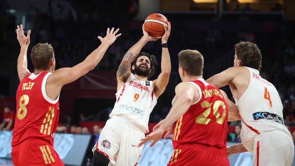 2017-09-17T141039Z_1000304267_UP1ED9H13DQNO_RTRMADP_3_BASKETBALL-EUROBASKET