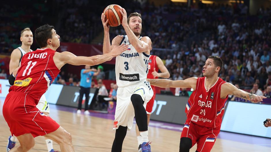 2017-09-17T185849Z_894452132_UP1ED9H1GQ0RI_RTRMADP_3_BASKETBALL-EUROBASKET-FINAL