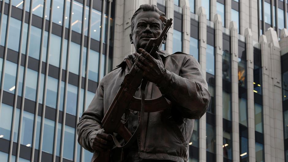 2017-09-19T101935Z_90940432_RC18E7014890_RTRMADP_3_RUSSIA-KALASHNIKOV-MONUMENT