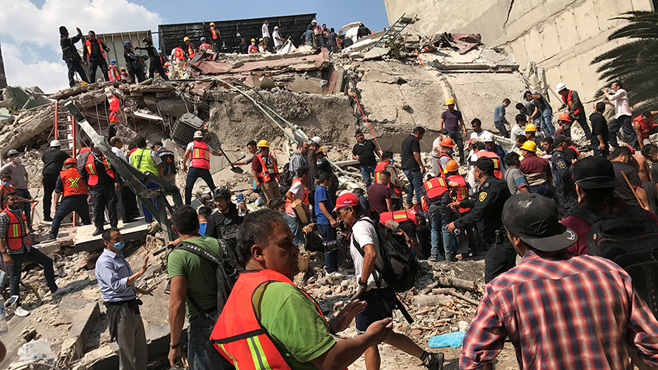 2017-09-20T013418Z_400788630_RC17DD39E380_RTRMADP_3_MEXICO-QUAKE 1