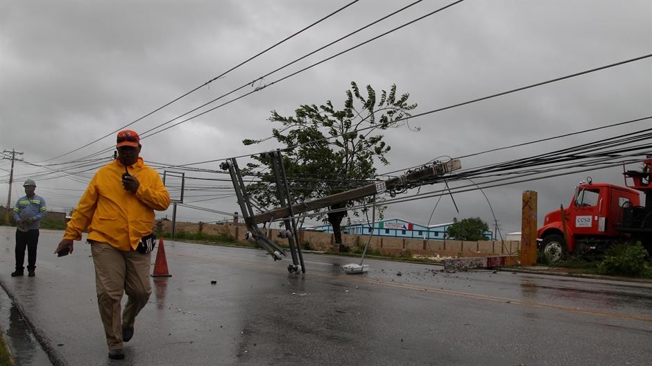 2017-09-21T023304Z_1851497703_RC16398362B0_RTRMADP_3_STORM-MARIA