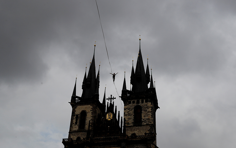 2017-09-25T130649Z_205511335_RC19D51C8DA0_RTRMADP_3_CZECH-ODDLY