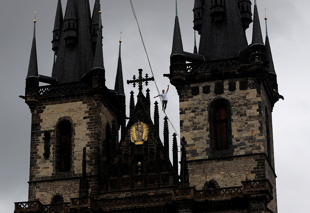 2017-09-25T131201Z_1107491811_RC1E4922C620_RTRMADP_3_CZECH-ODDLY