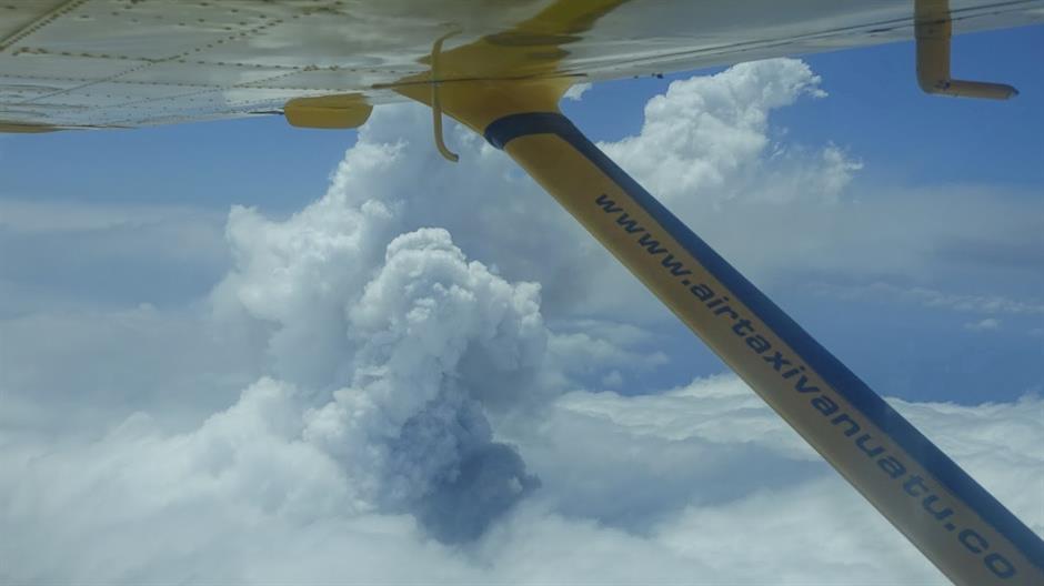 2017-09-27T031437Z_1073718691_RC1A2BD40D20_RTRMADP_3_VANUATU-VOLCANO-UGC