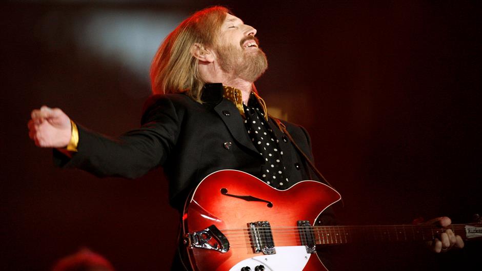 2017-10-03T041333Z_853242249_RC1A72A30B60_RTRMADP_3_PEOPLE-TOMPETTY
